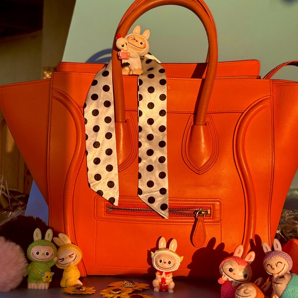 CELINE🔥🔥🔥 STUNNING Orange Tote Like a piece of Sculpture - Picture 2 of 12